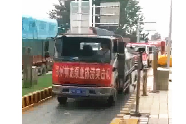 我公司新組織的搶險排澇設備及人員，出發(fā)馳援焦作災區(qū)，兄弟們辛苦了，加油！